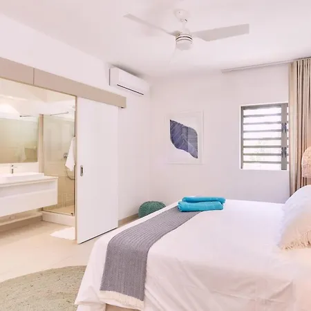 Les Estivales Beachfront Suites & Penthouses With Lov Trou aux Biches Exterior photo