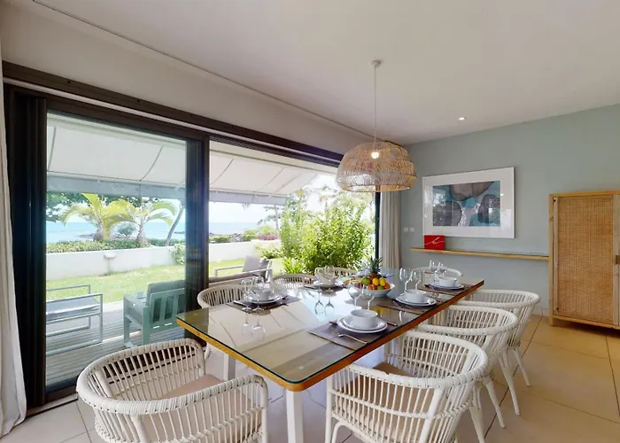 Les Estivales Beachfront Suites & Penthouses With Lov